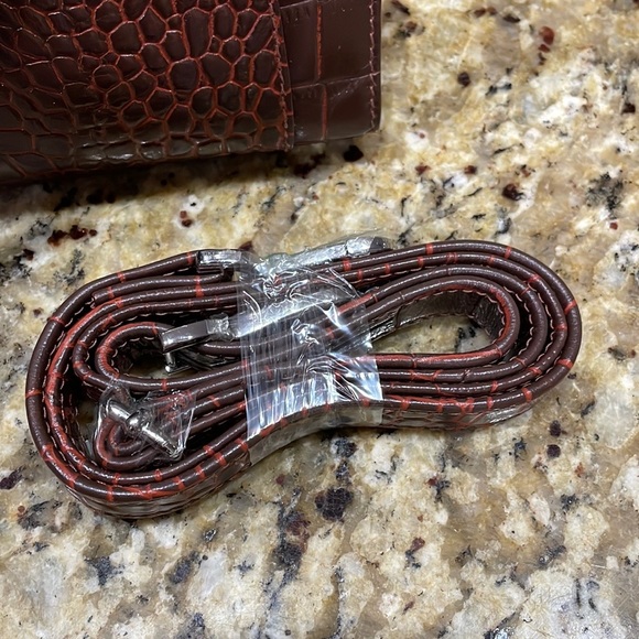 Beautiful Croc embossed genuine leather purse.  OS - Picture 6 of 11